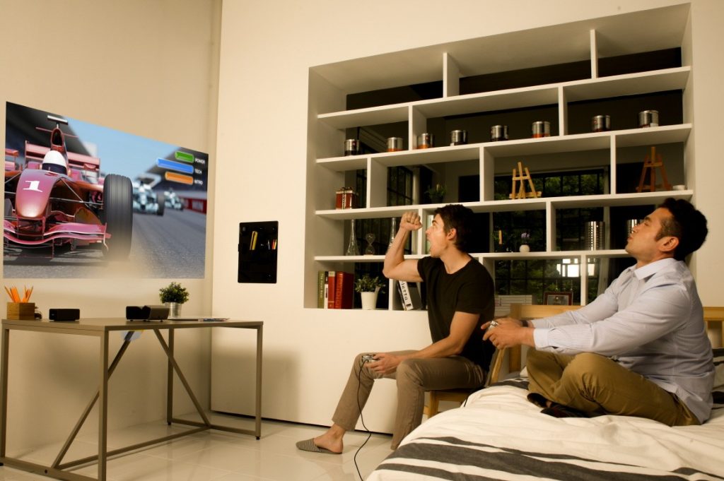 Gaming with LG Minibeam