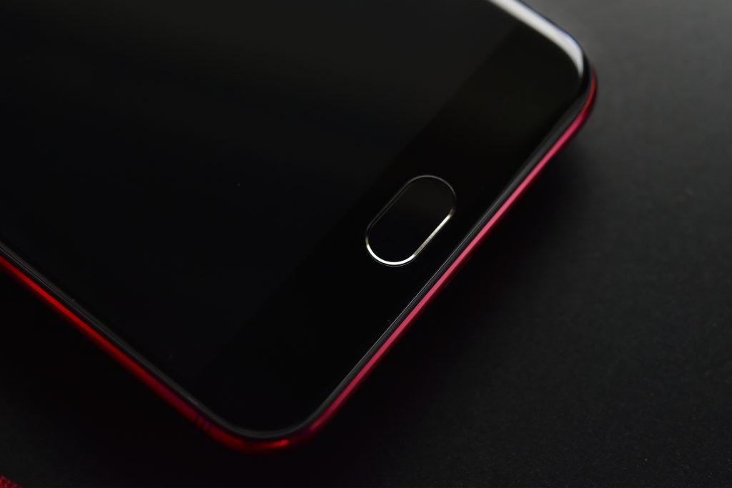the-limited-oppo-r9s-valentine-red-edition-now-its-clear