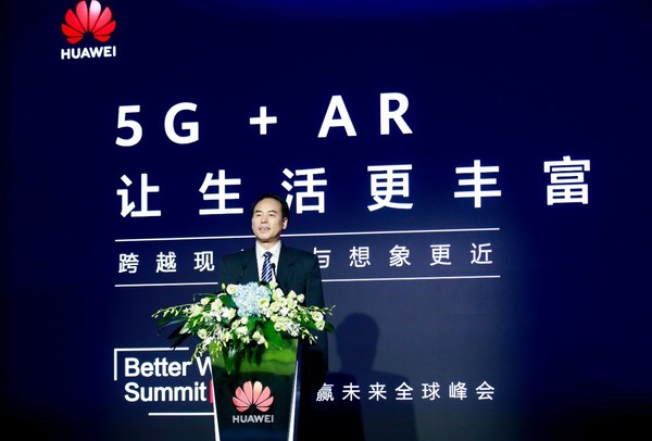 Pengarah Biro Pengurusan Komunikasi Shenzhen He Chengjian semasa menyampaikan ucapan dasar beliau